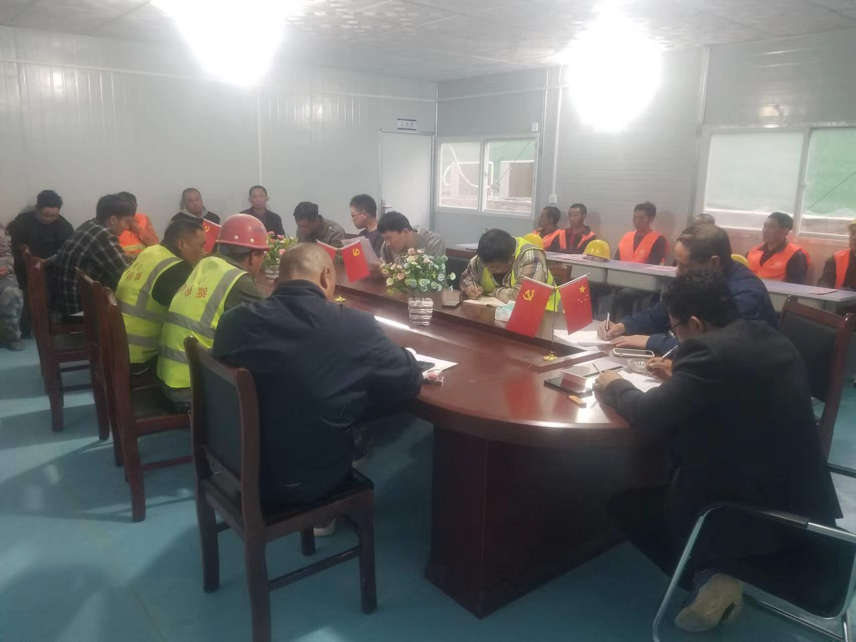 臨臨六標(biāo)召開隧道仰拱及二襯施工技術(shù)交底會(huì)