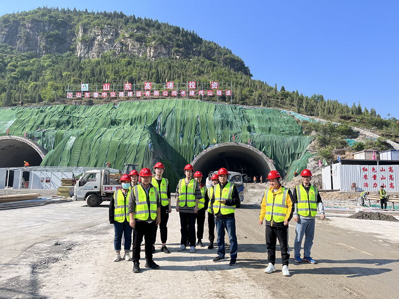 臨臨六標(biāo)項(xiàng)目計(jì)劃合同部組織工地參觀學(xué)習(xí)