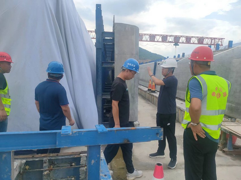 中莊綜合場(chǎng)站進(jìn)行梁板檢查_副本 中莊綜合場(chǎng)站進(jìn)行梁板檢查_副本