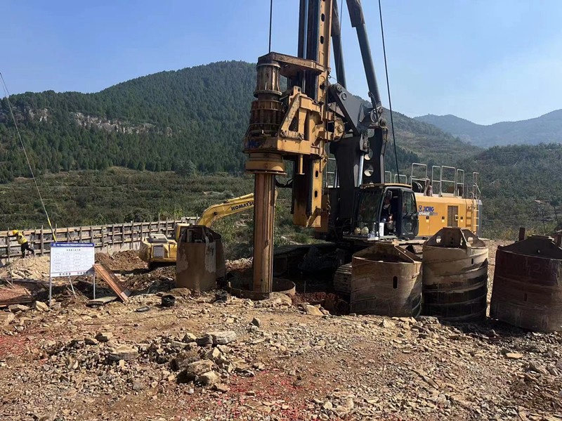 臨臨高速六標上跨瓦日鐵路轉(zhuǎn)體橋首鉆開工大吉