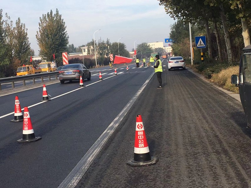 公司“快、硬、穩(wěn)”多點(diǎn)發(fā)力抓實(shí)安全責(zé)任，護(hù)航高淄路圓滿收官