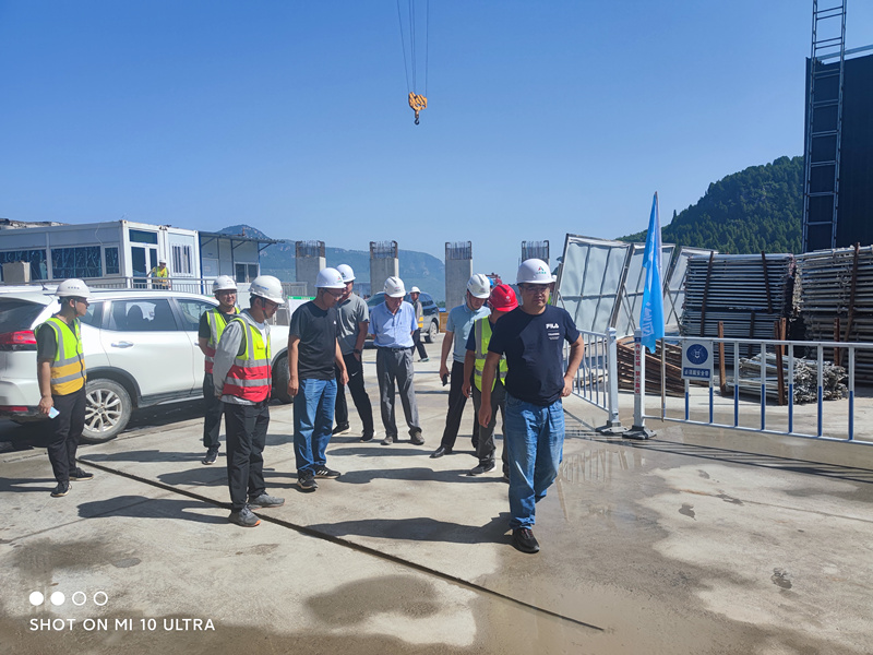 上跨瓦日鐵路轉(zhuǎn)體橋迎檢點_副本