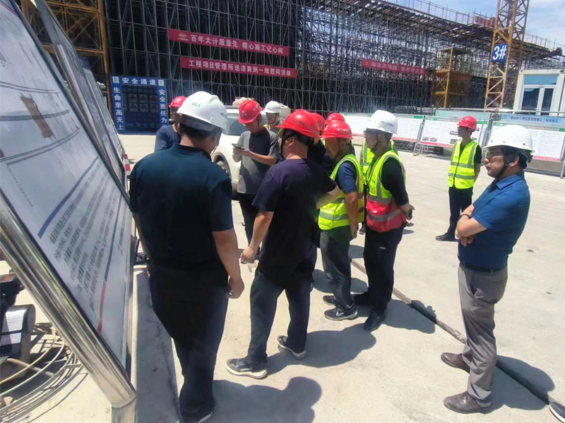 公司總部領(lǐng)導調(diào)研臨臨高速施工一線并召開工作座談會