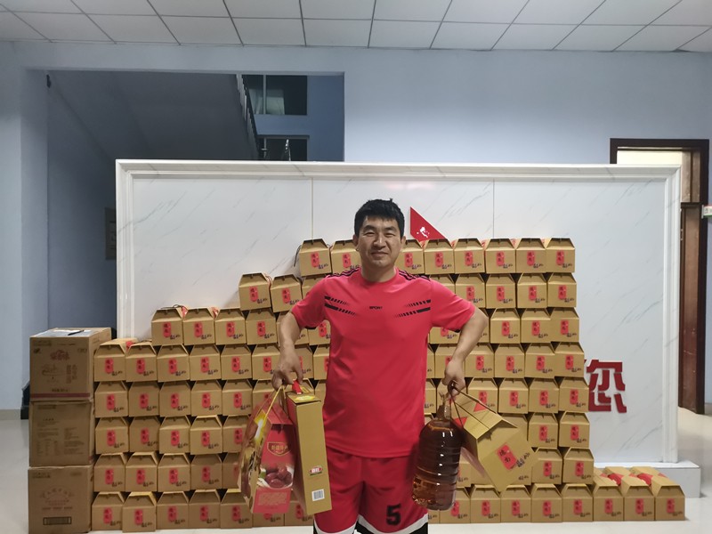 情滿中秋 愛(ài)在魯中—— 臨臨一線職工收到公司發(fā)放的中秋福利