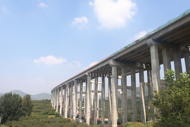 國(guó)慶我在崗——臨臨高速建設(shè)團(tuán)隊(duì)擂響戰(zhàn)鼓，掀起建設(shè)新熱潮