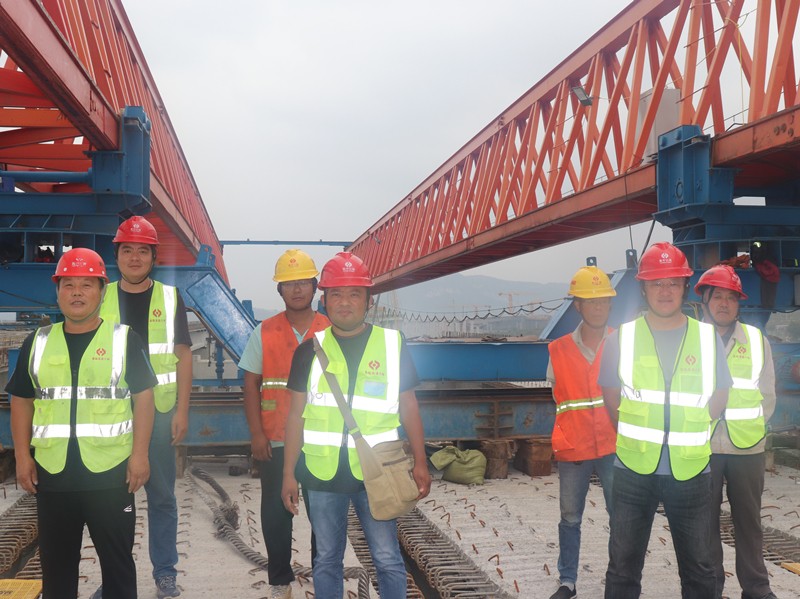 1、晉學(xué)強(qiáng)瓦日鐵路公鐵立交梁板運(yùn)輸、架設(shè)團(tuán)隊(duì)_副本