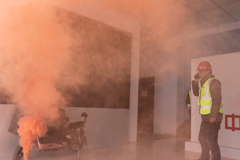 發(fā)生火災(zāi)后，宿寶明第一時(shí)間報(bào)警、并及時(shí)通知相關(guān)領(lǐng)導(dǎo)_副本