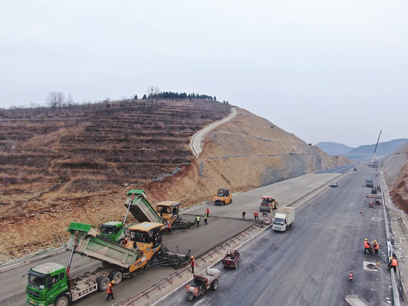 臨臨：“清明”假期搶抓施工黃金期，自動工作彰顯使命擔(dān)當(dāng)