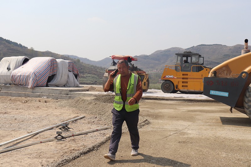 機(jī)務(wù)科長丁修濤電話溝通工作事宜_副本