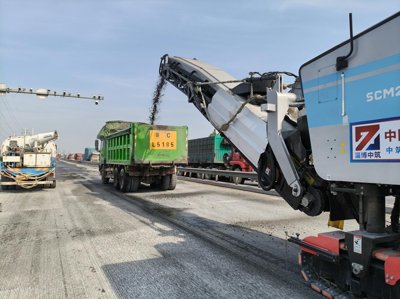 戰(zhàn)高溫保進(jìn)度，S102 項(xiàng)目建設(shè)者用汗水跑出加速度