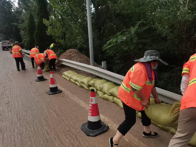 【一提三?！縎231張臺(tái)線項(xiàng)目部全力開(kāi)展抗洪搶險(xiǎn)工作