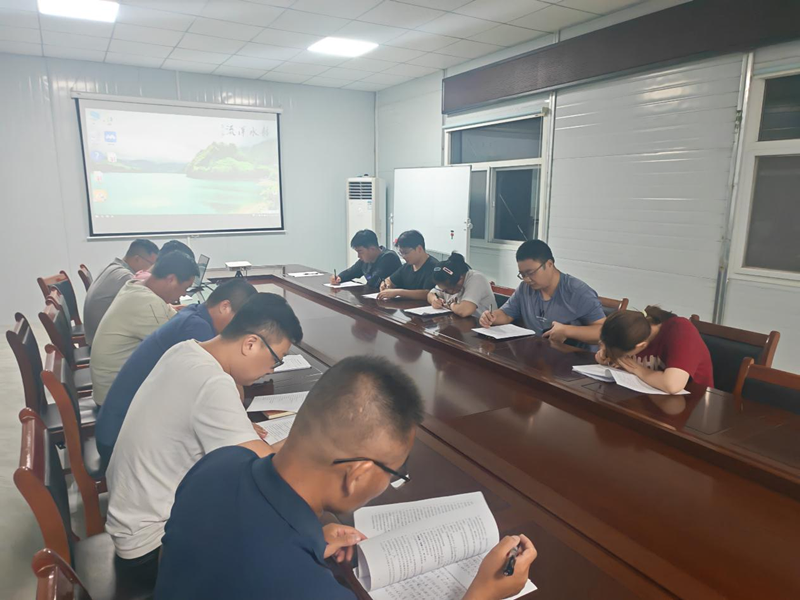 高青拌合站和二區(qū)域項目部聯(lián)合開展事故隱患排查治理專項培訓(xùn)