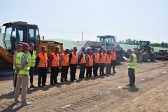 淄河大道西延工程一標段召開灰土施工現(xiàn)場安全交底會