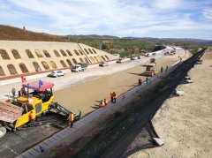 西南分公司貴州項(xiàng)目部底基層試驗(yàn)段施工順利完成