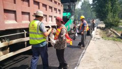 養(yǎng)護(hù)分公司積極開展夏日“送清涼、促安全、保健康”活動(dòng)