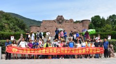 青青幼苗，雙手呵護(hù)