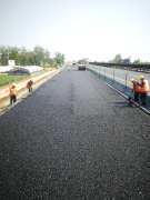 響鞭催快馬，能者挑重?fù)?dān) ——京滬高速公路改擴(kuò)建工程十標(biāo)柔性基層試驗(yàn)路攤鋪