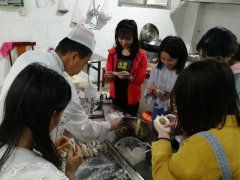 新寧項(xiàng)目組織“包餃子，迎五四”活動(dòng)