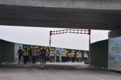 山東理工大學(xué)師生觀摩團(tuán)到雙魯立交橋項(xiàng)目觀摩學(xué)習(xí)