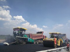 新寧二標(biāo)瀝青試驗段正式施工