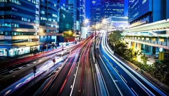 長(zhǎng)路如星河，墜滿了青春的余燼