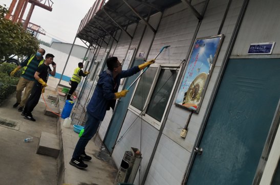 衛(wèi)生掃除，我們?cè)谛袆?dòng)！