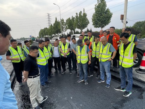 【抓作風(fēng) 創(chuàng)效益】公司組織召開G205工地現(xiàn)場會(huì)