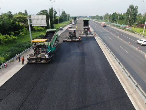 【抓作風(fēng) 創(chuàng)效益】 戰(zhàn)高溫 搶節(jié)點 G205跑出魯中加速度