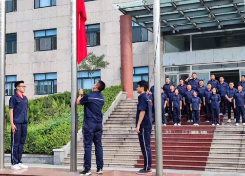 【抓作風 創(chuàng)效益】第三工程公司舉行紀念中國人民抗日戰(zhàn)爭暨世界反法西斯戰(zhàn)爭勝利76周年升國旗儀式