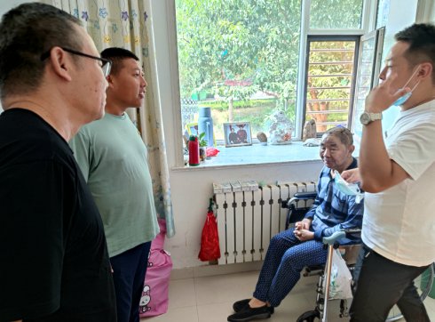 第三公司黨支部、工會(huì)走訪慰問(wèn)危困職工家庭