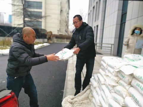 “食食在在”過(guò)大年——公司為全體員工發(fā)放春節(jié)福利