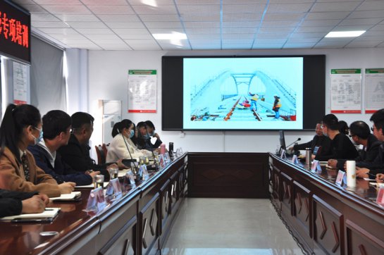 公司組織新聞、寫作、攝影專項(xiàng)培訓(xùn)