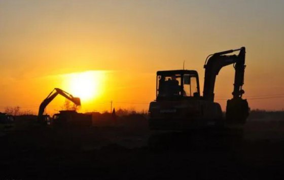 努力拼搏，不負韶華