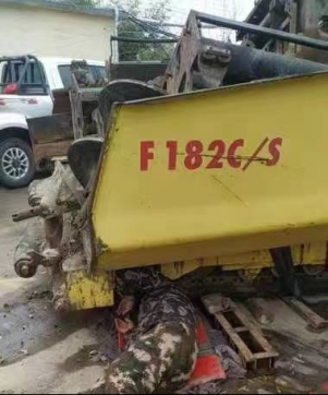 機(jī)械化施工公司對(duì)設(shè)備進(jìn)行檢查維修