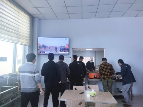 【臨臨風(fēng)采】臨臨六標(biāo)項(xiàng)目部食堂安裝電視提高用餐環(huán)境